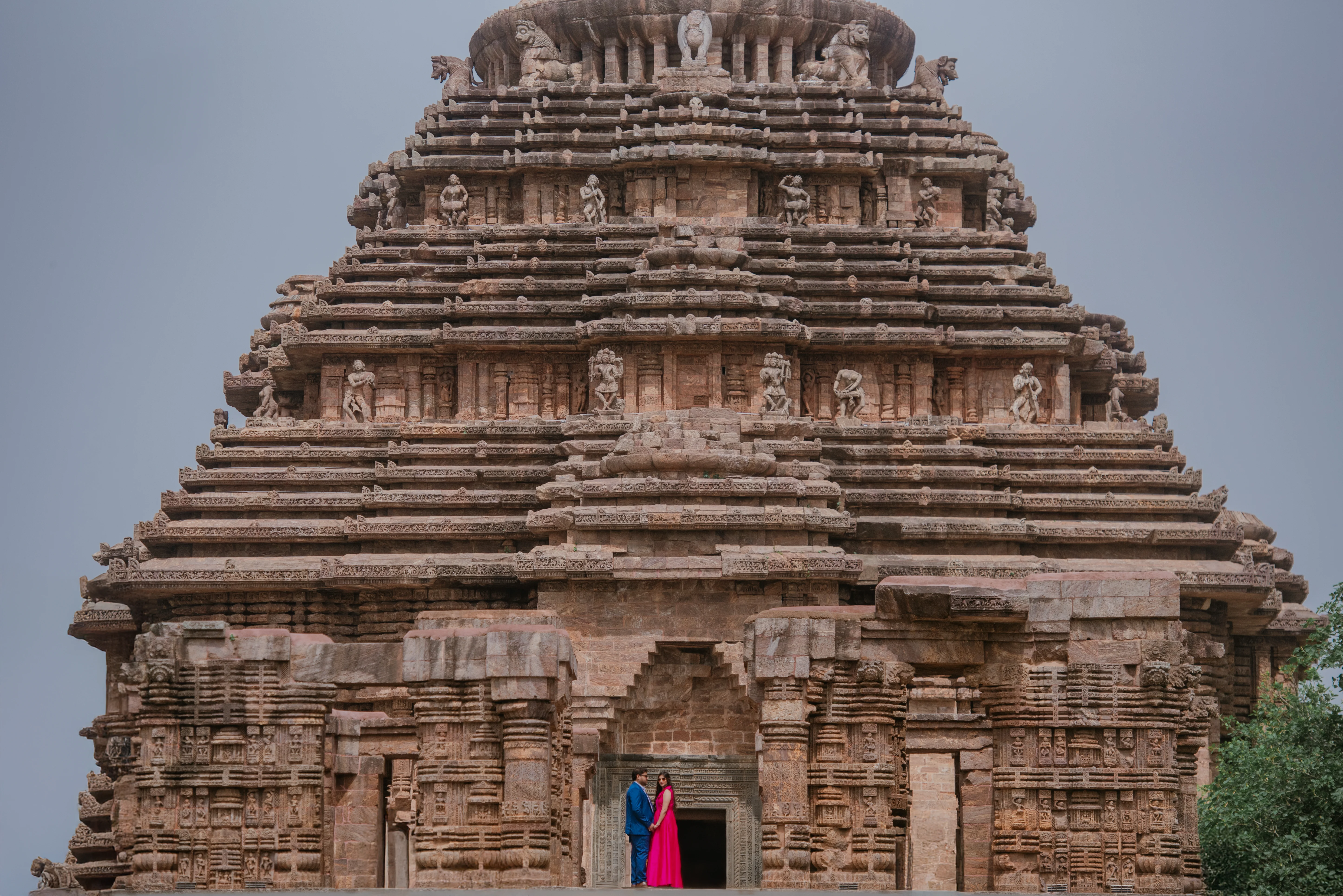 Indian pre-wedding shoot in Bhubaneswar’s historical temples