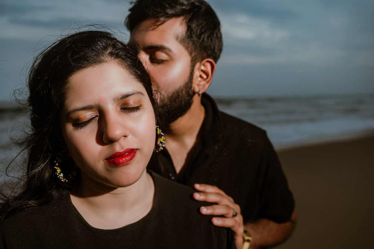 romantic pre wedding photoshoot sunset lake