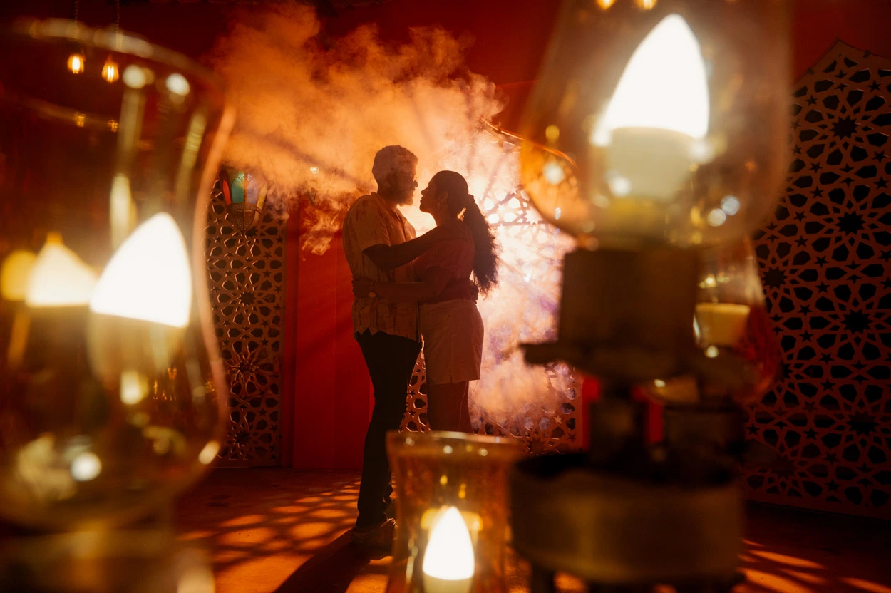 iconic monument pre wedding shoot qutub minar