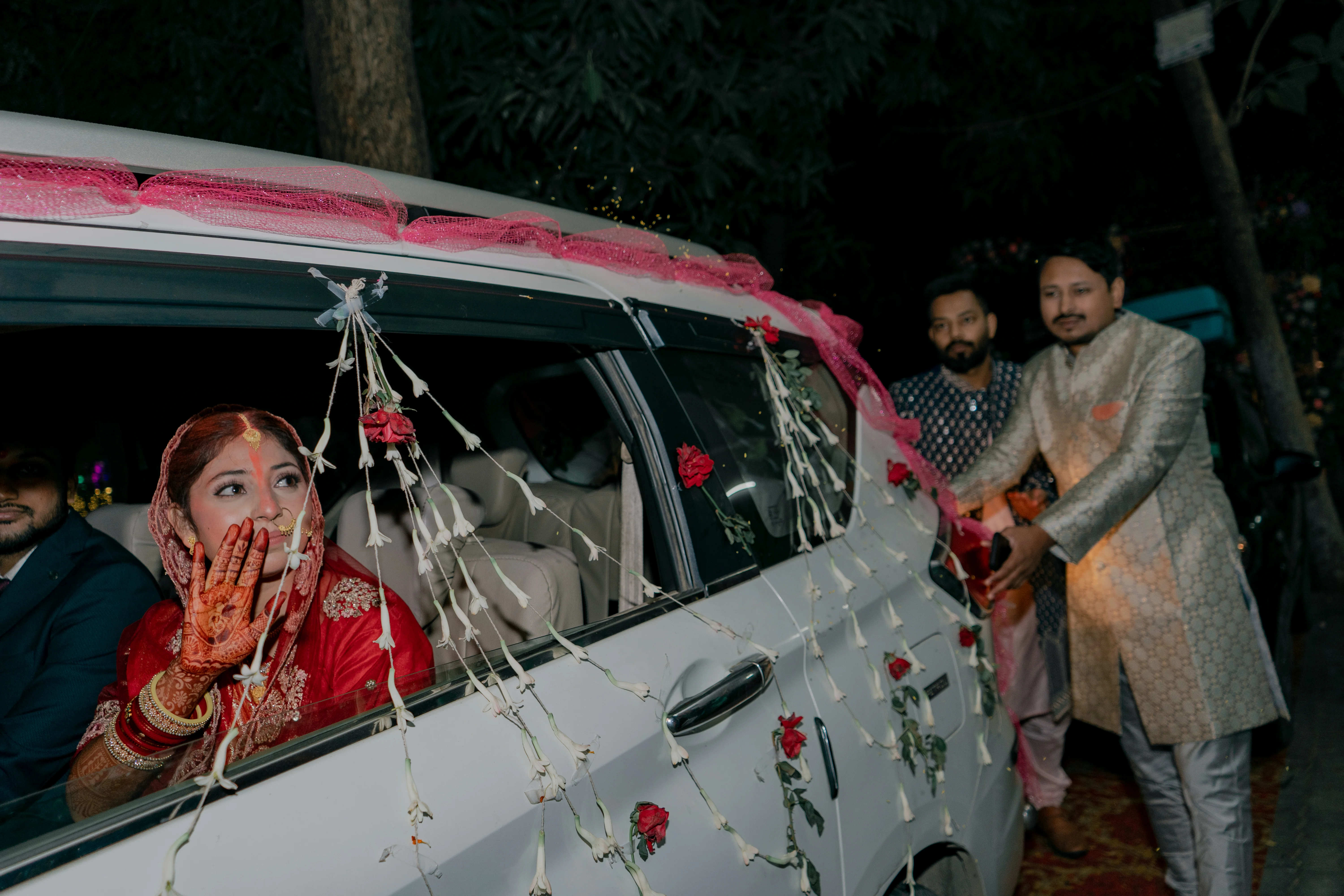 Bidai Image Groom Gesture Car Departure