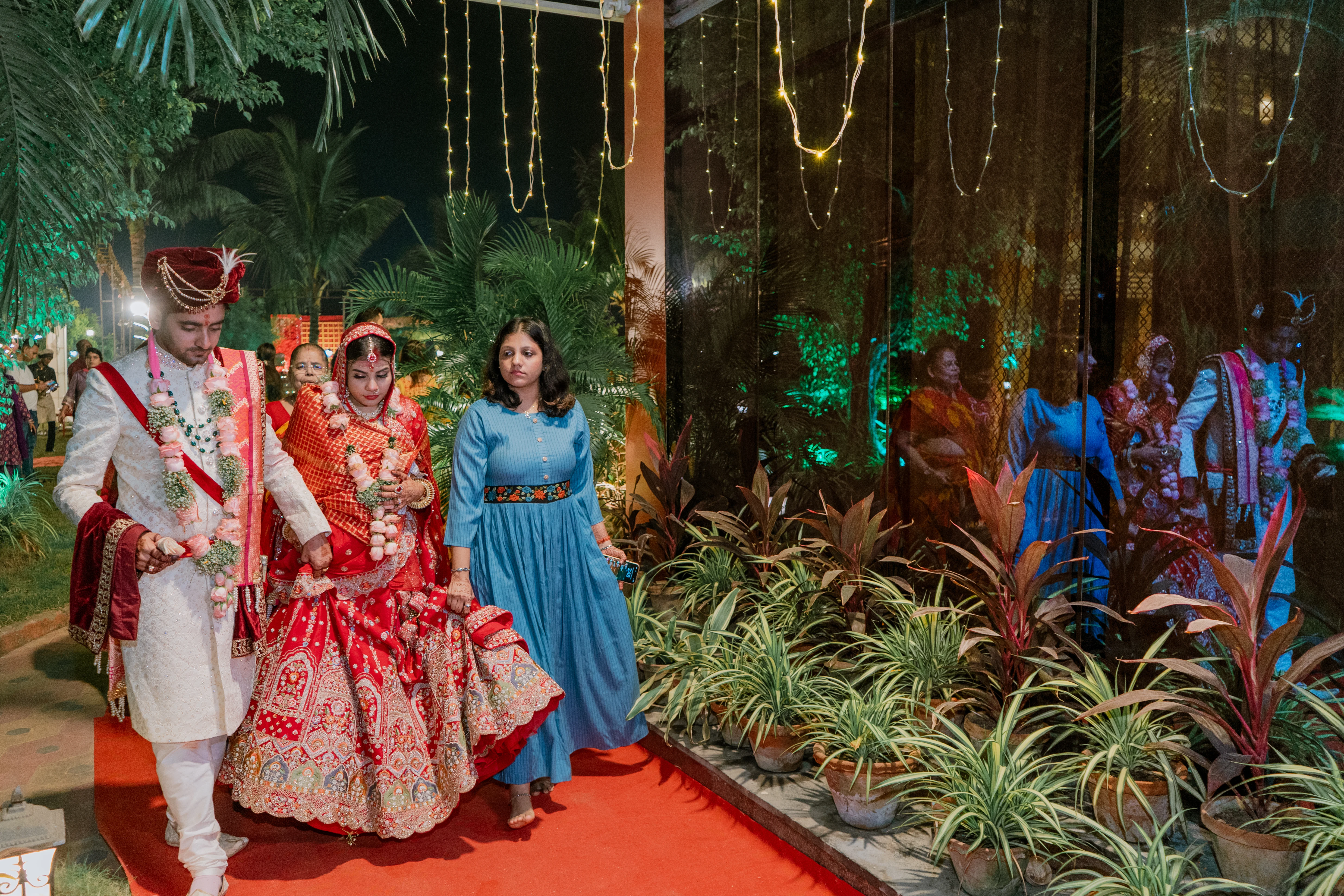 Dulha dulhan hd exit shot luxury Kolkata wedding