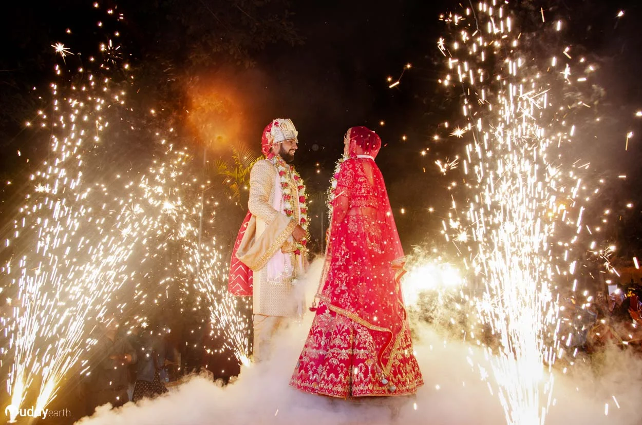 Hindu wedding images Kolkata bride entry